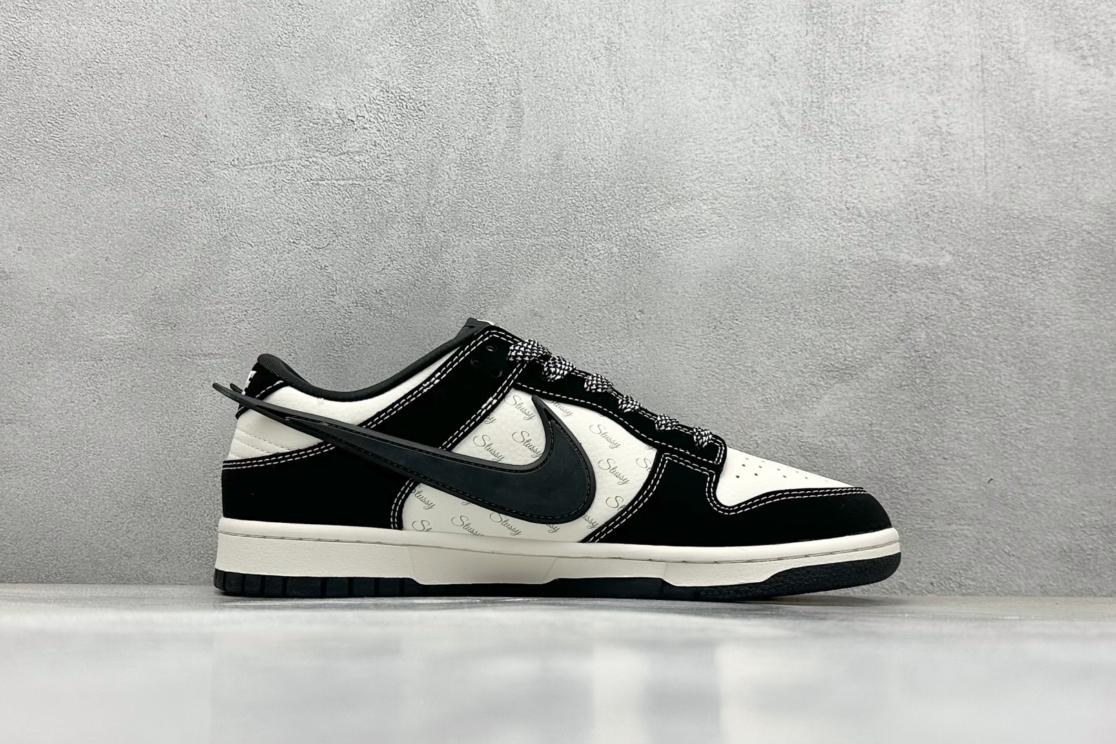 XC版 Nike SB Dunk Low x Stussy 黑白小钩 XX2025-358