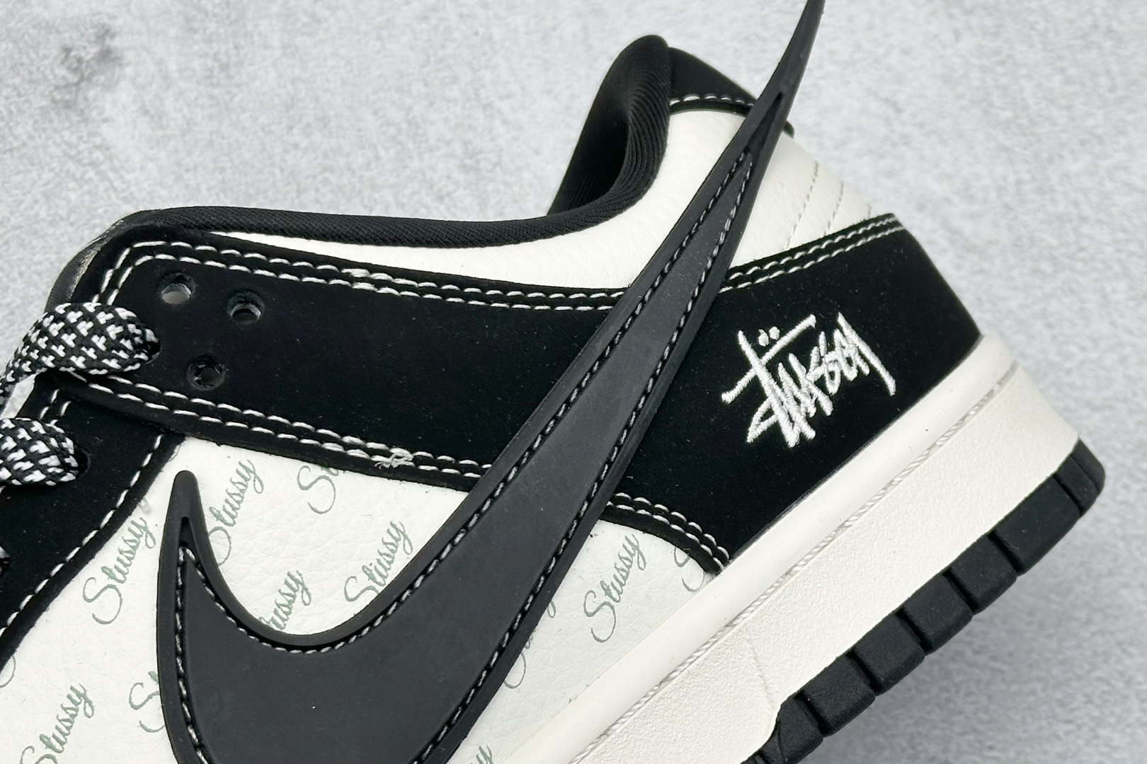 XC版 Nike SB Dunk Low x Stussy 黑白小钩 XX2025-358