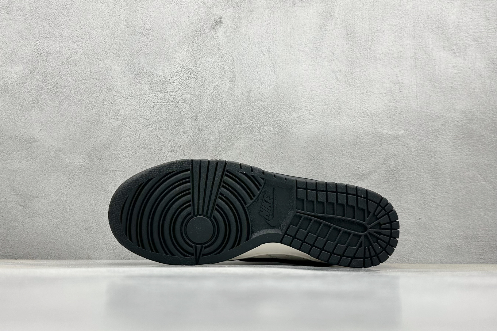 XC版 Nike SB Dunk Low x Stussy 黑白小钩 XX2025-358