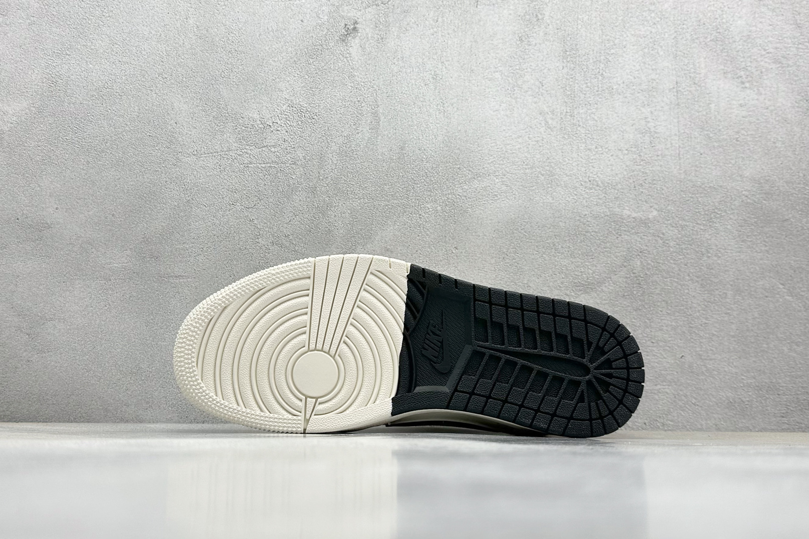 终端放店
XC版 Travis Scott x Fragment Design x Air Jorda