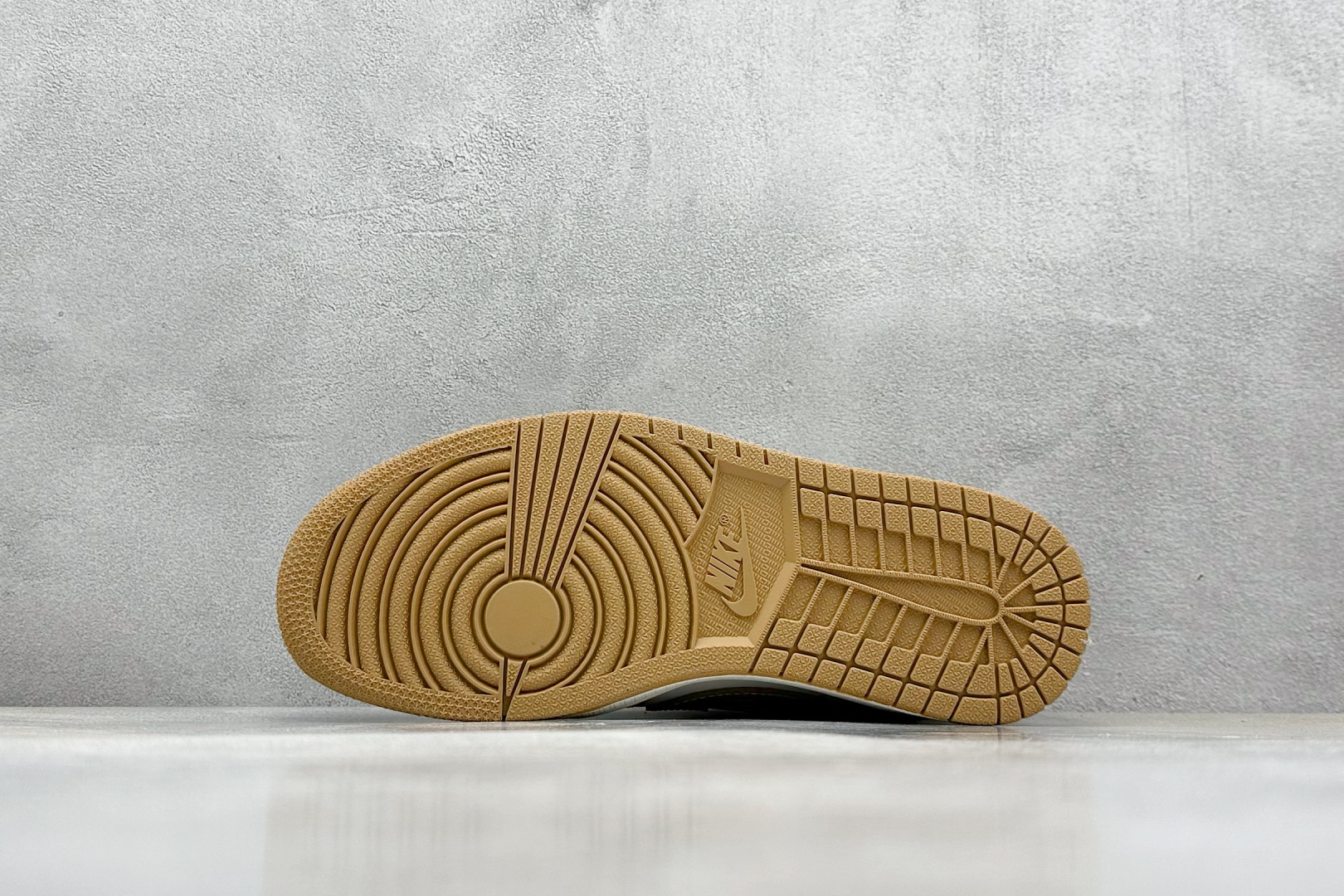 终端放店
XC版 Travis Scott x Fragment Design x Air Jorda