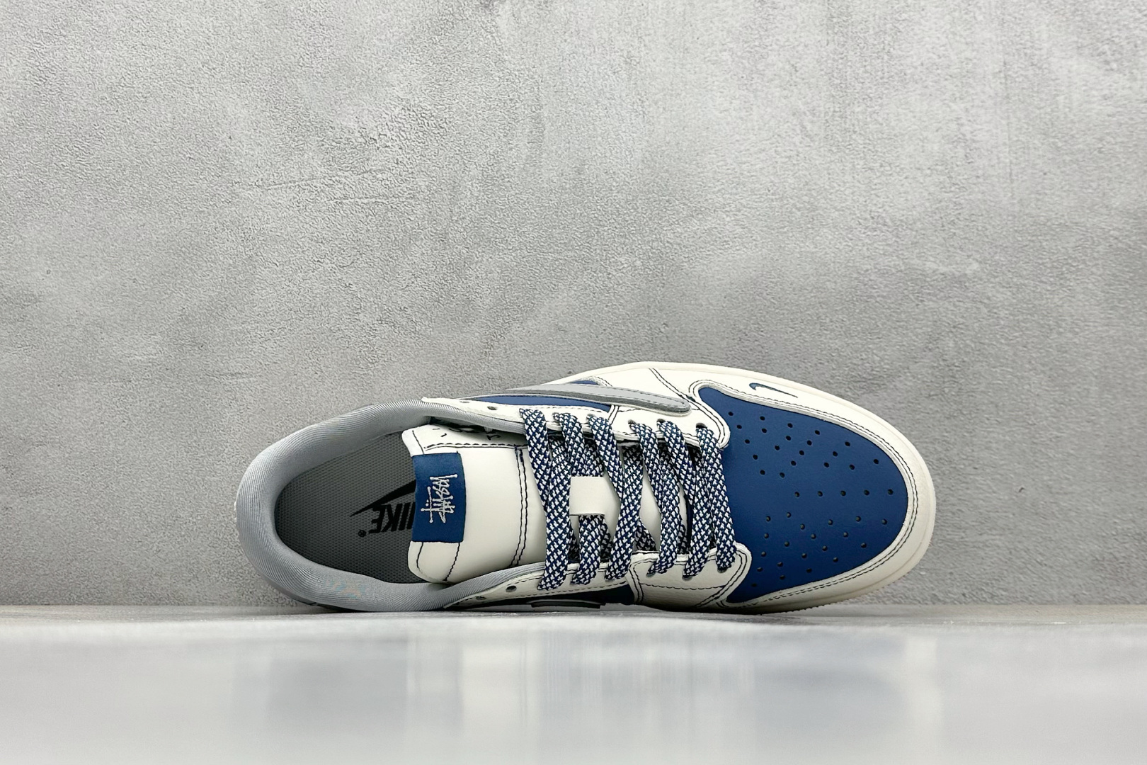 终端放店
XC版 Travis Scott x Fragment Design x Air Jorda
