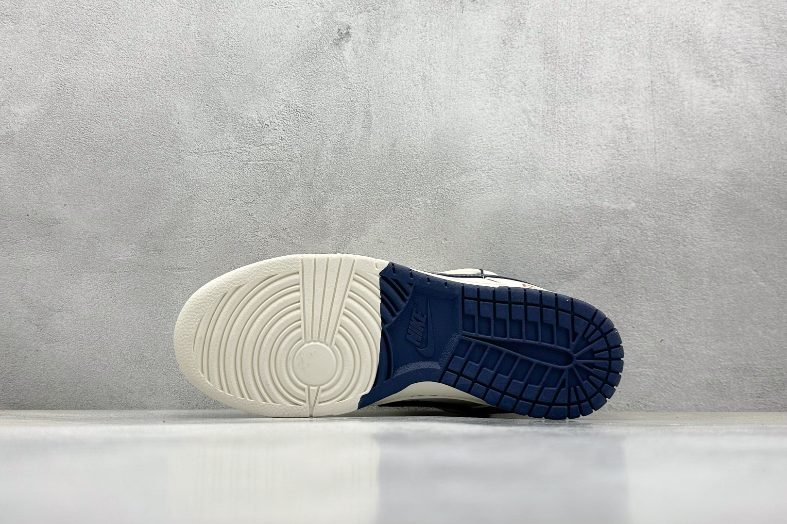  终端放店
XC版 Nike SB Dunk Low Sup系列 绑带米白藏蓝勾 周年高端定制 低帮休闲