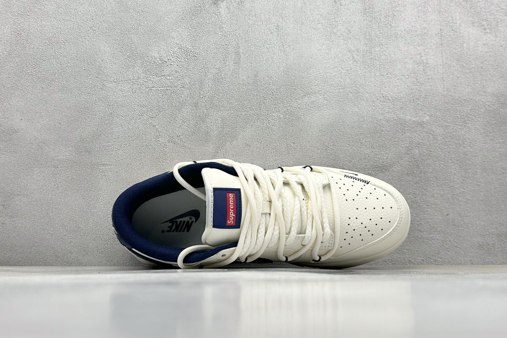  终端放店
XC版 Nike SB Dunk Low Sup系列 绑带米白藏蓝勾 周年高端定制 低帮休闲