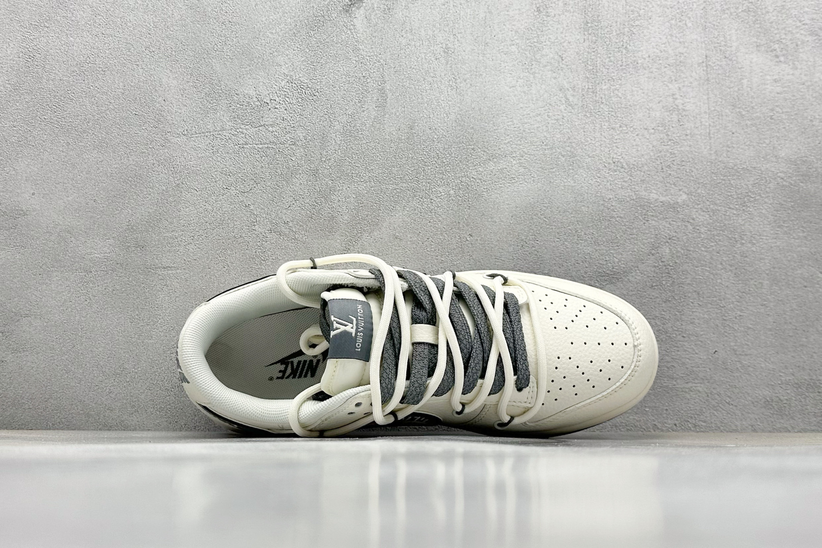 XC版 Nike SB Dunk Low LV系列 绑带涂鸦灰勾 周年高端定制 低帮休闲板鞋 DM6868-082