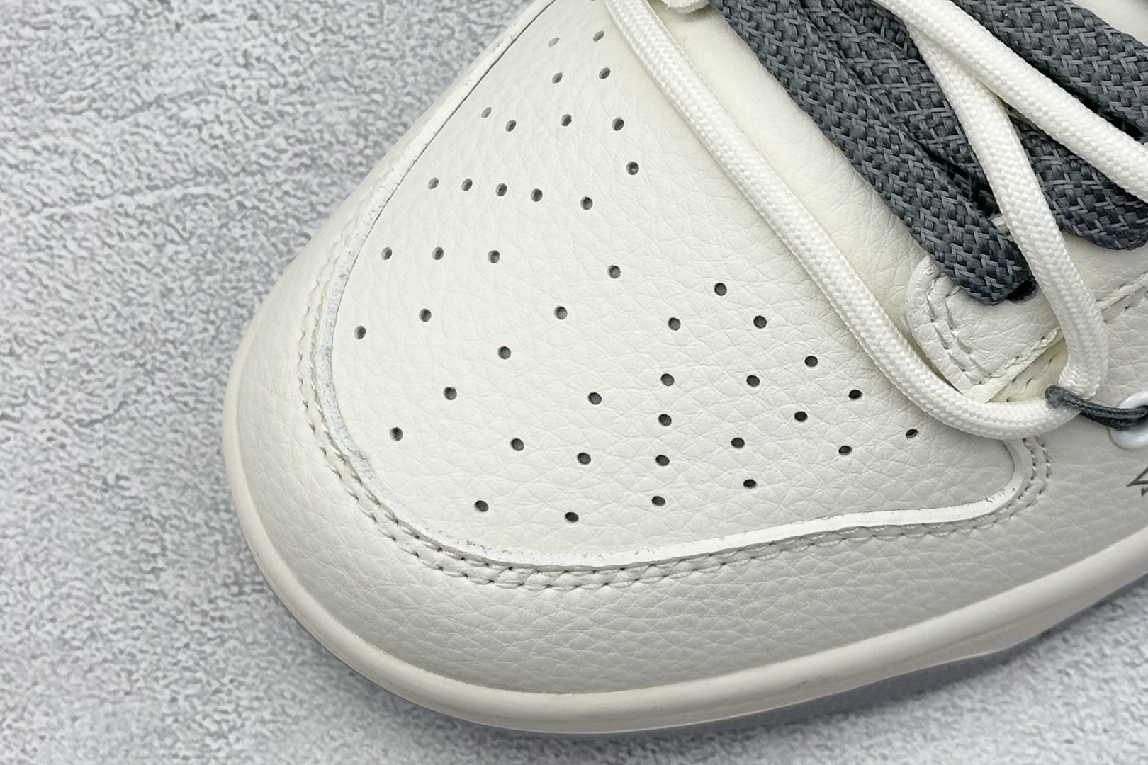 XC版 Nike SB Dunk Low LV系列 绑带涂鸦灰勾 周年高端定制 低帮休闲板鞋 DM6868-082