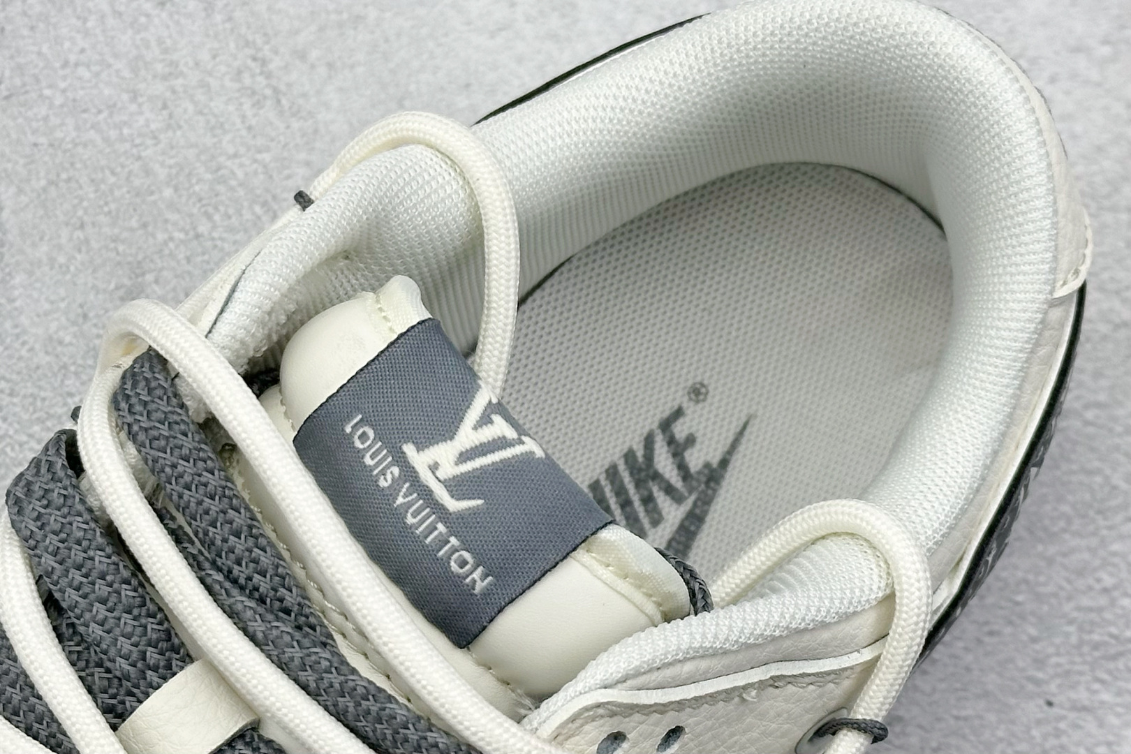 XC版 Nike SB Dunk Low LV系列 绑带涂鸦灰勾 周年高端定制 低帮休闲板鞋 DM6868-082