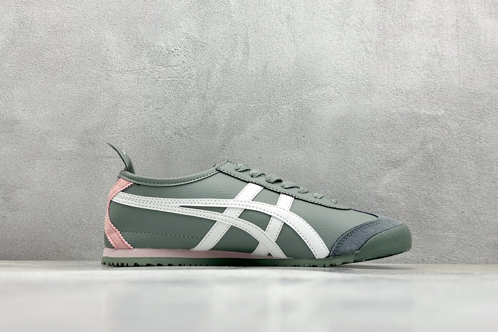 Onitsuka Tiger Mexico 66 Classic Leather Low-Top Sneakers for Women 3 cmp i1745561963646 7113 0 1
