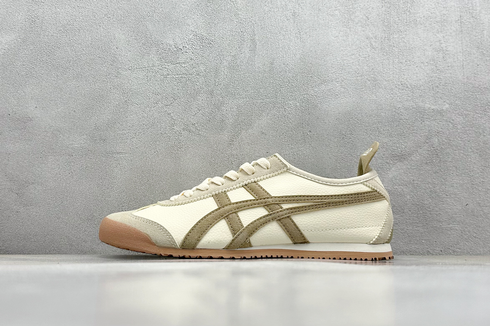  终端放店
SF版 鬼塚虎/Onitsuka Tiger Mexico 66®经典墨西哥系列低帮复古经典