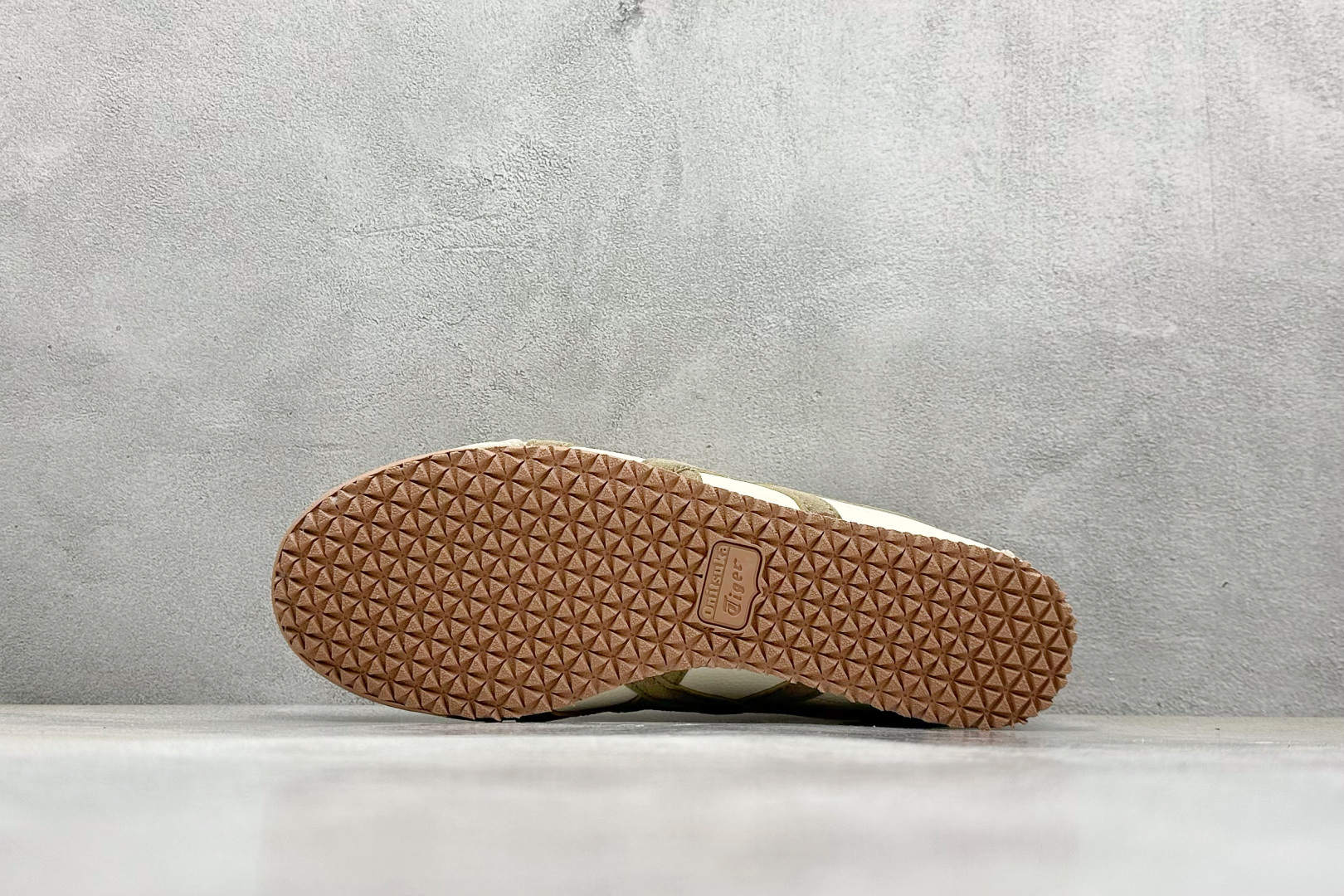  终端放店
SF版 鬼塚虎/Onitsuka Tiger Mexico 66®经典墨西哥系列低帮复古经典
