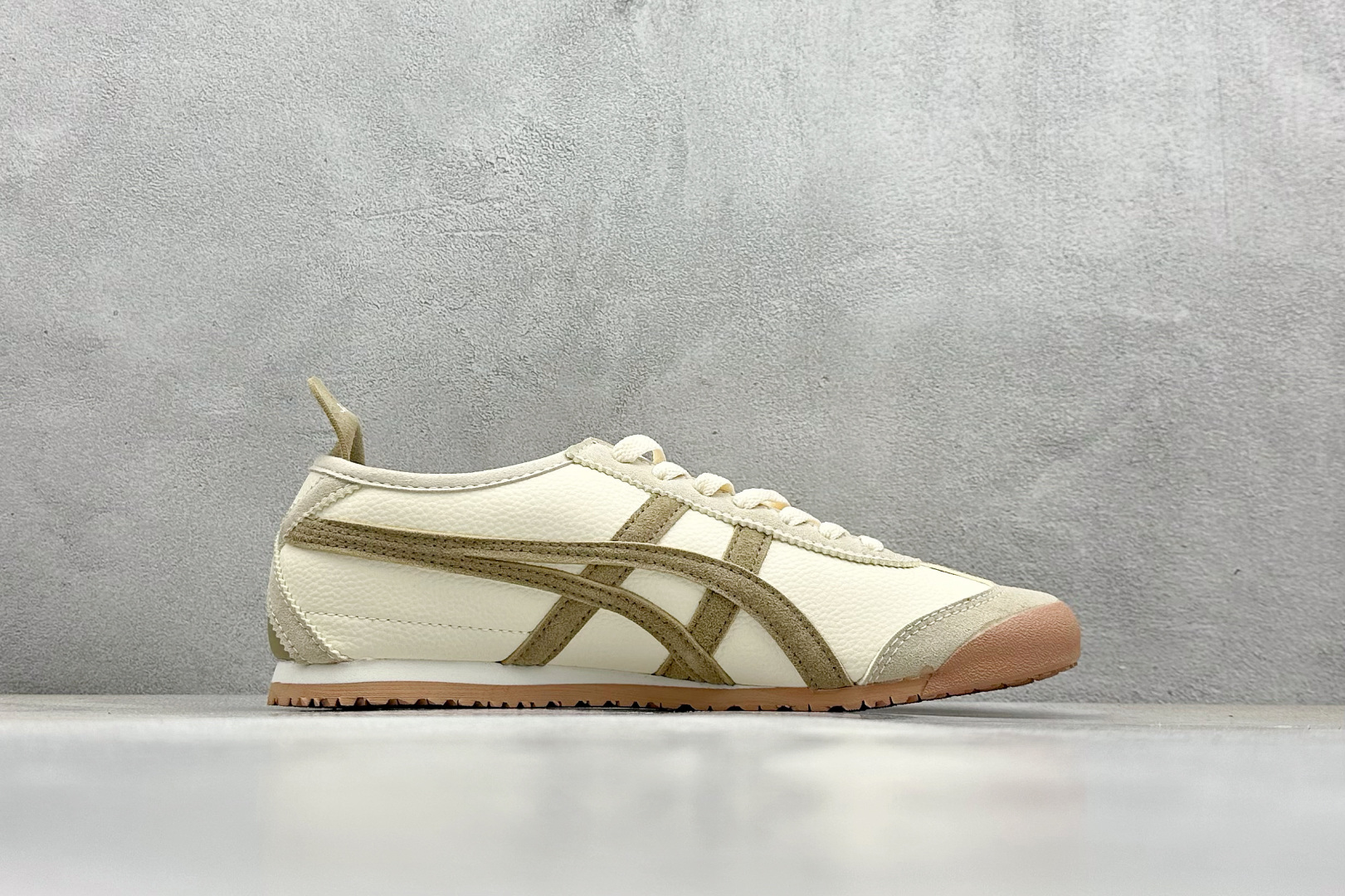  终端放店
SF版 鬼塚虎/Onitsuka Tiger Mexico 66®经典墨西哥系列低帮复古经典