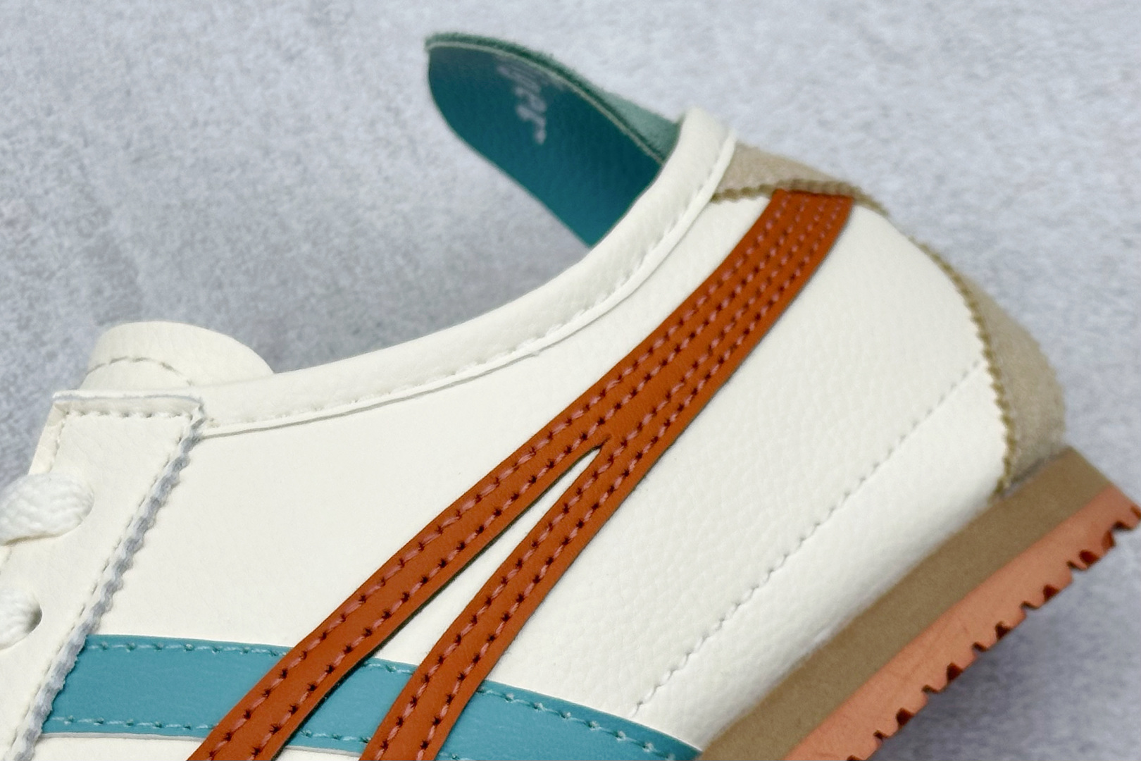 Onitsuka Tiger Mexico 66 Classic Retro Leather Sneakers 10 cmp i1745562210604 7526 0 8