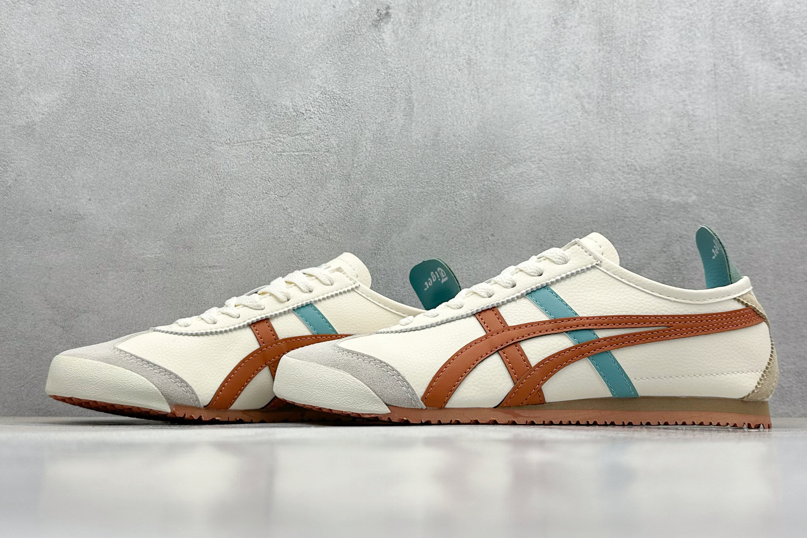 Onitsuka Tiger Mexico 66 Classic Retro Leather Sneakers 6 cmp i1745562210605 1135 0 4