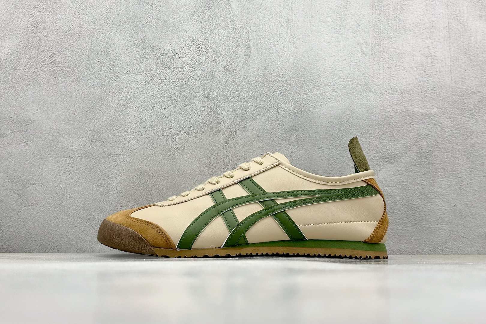  终端放店
SF版 鬼塚虎/Onitsuka Tiger Mexico 66®经典墨西哥系列低帮复古经典