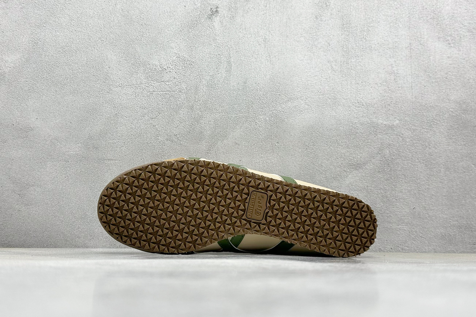  终端放店
SF版 鬼塚虎/Onitsuka Tiger Mexico 66®经典墨西哥系列低帮复古经典