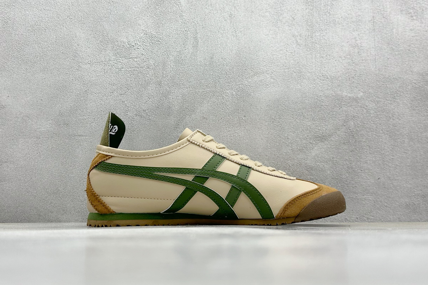  终端放店
SF版 鬼塚虎/Onitsuka Tiger Mexico 66®经典墨西哥系列低帮复古经典