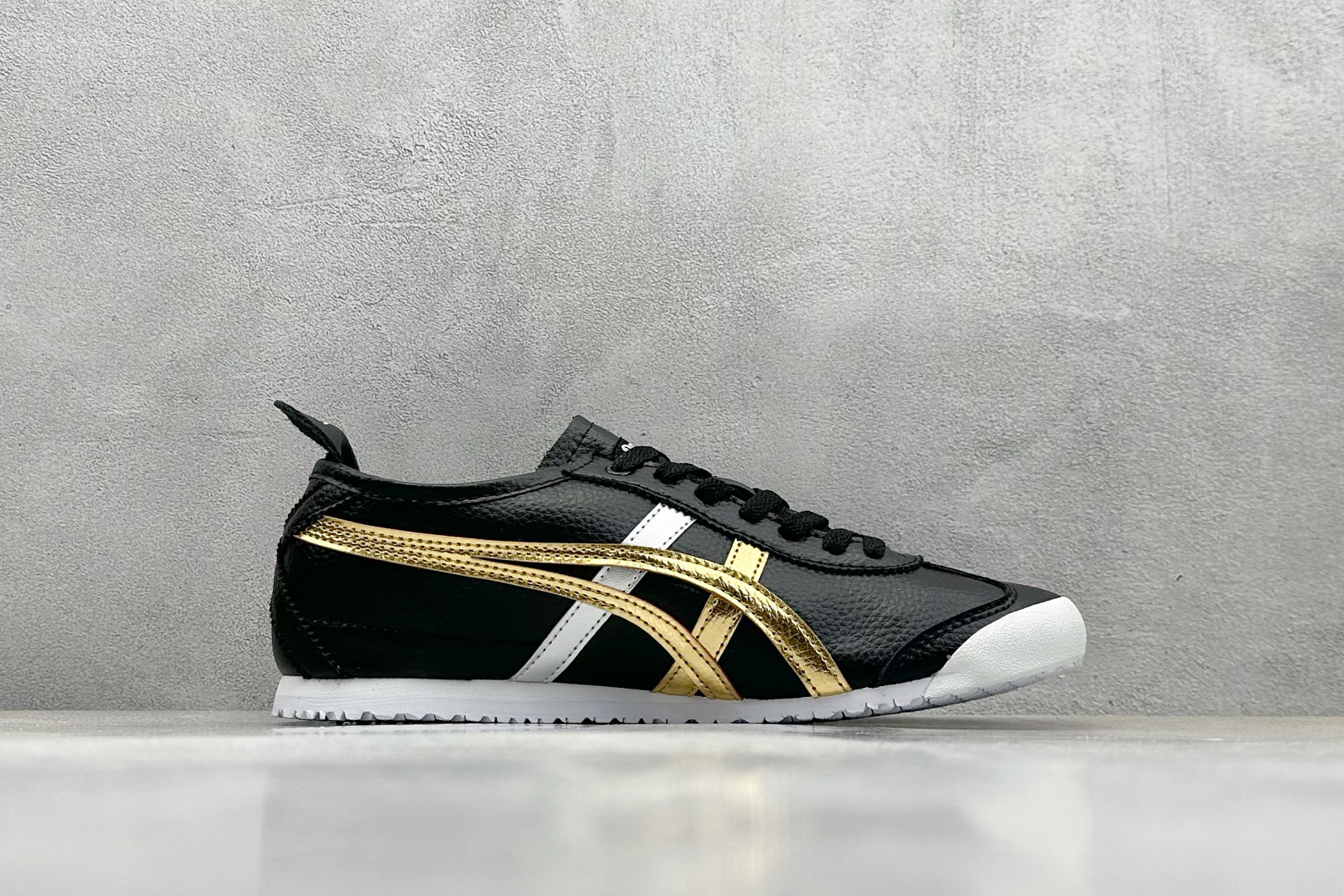Onitsuka Tiger Mexico 66 Classic Leather Sneakers, Black/Gold, Unisex 3 cmp i1745562398813 78 0 1