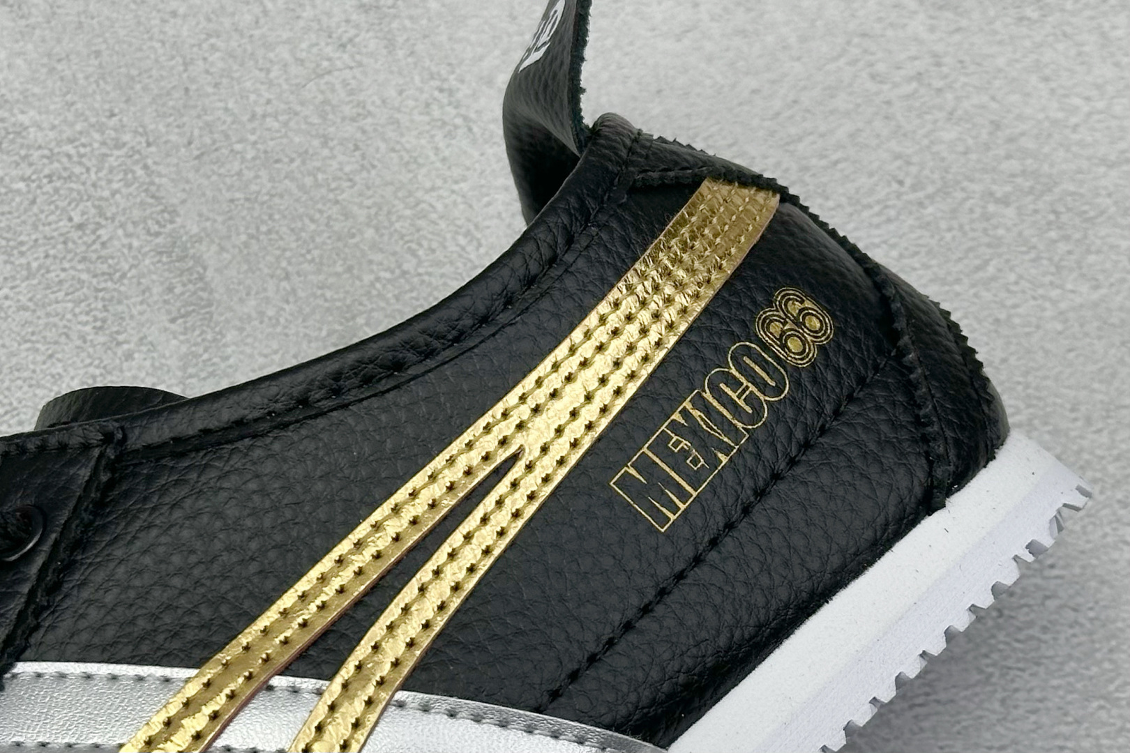 Onitsuka Tiger Mexico 66 Classic Leather Sneakers, Black/Gold, Unisex 10 cmp i1745562399459 1209 0 8