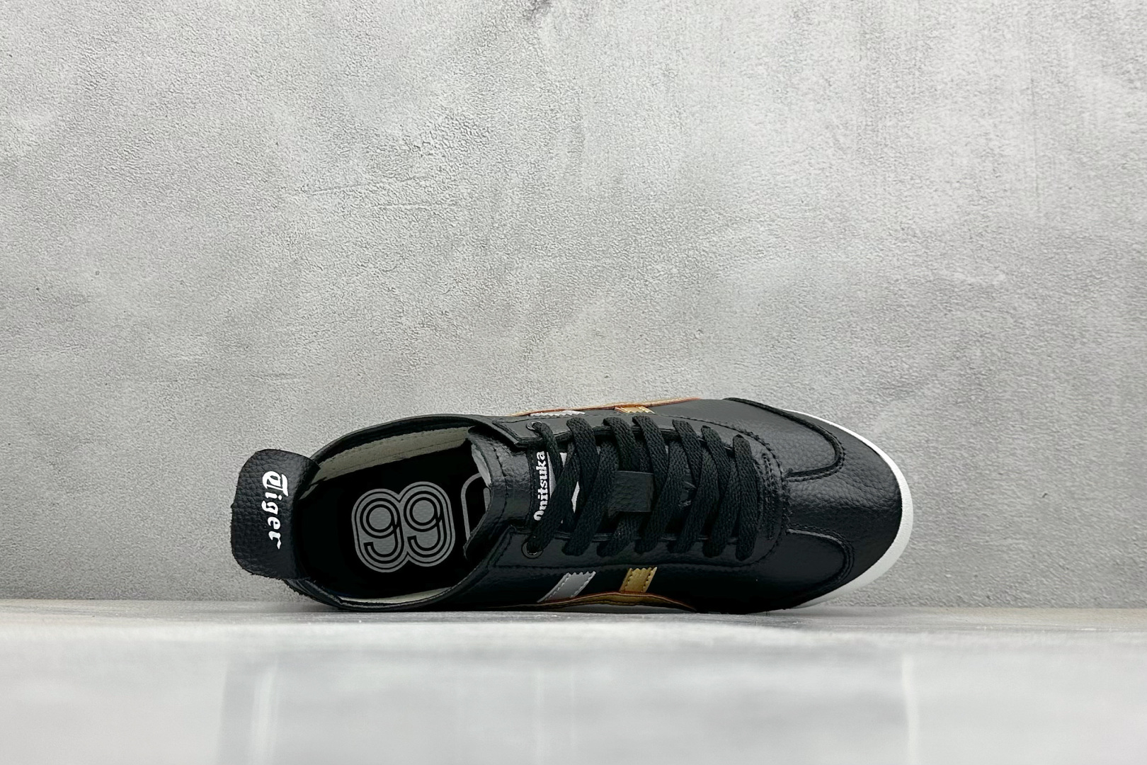 Onitsuka Tiger Mexico 66 Classic Leather Sneakers, Black/Gold, Unisex 4 cmp i1745562399462 6250 0 2