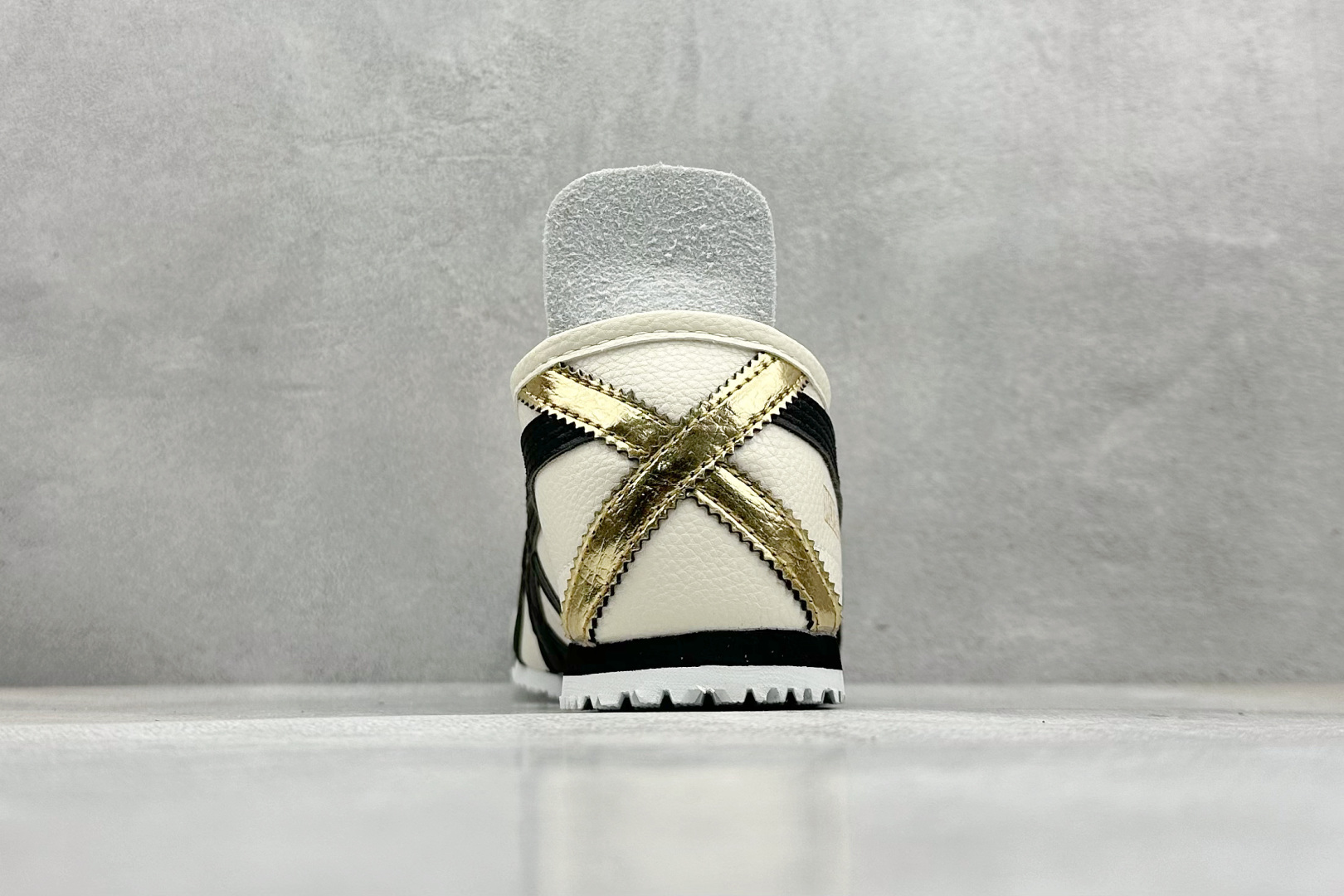  终端放店
SF版 鬼塚虎/Onitsuka Tiger Mexico 66®经典墨西哥系列低帮复古经典