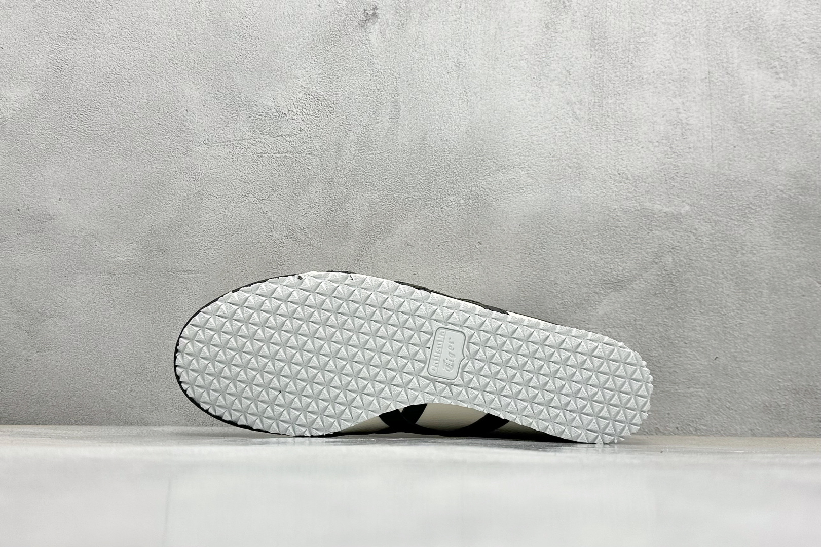 终端放店
SF版 鬼塚虎/Onitsuka Tiger Mexico 66®经典墨西哥系列低帮复古经典