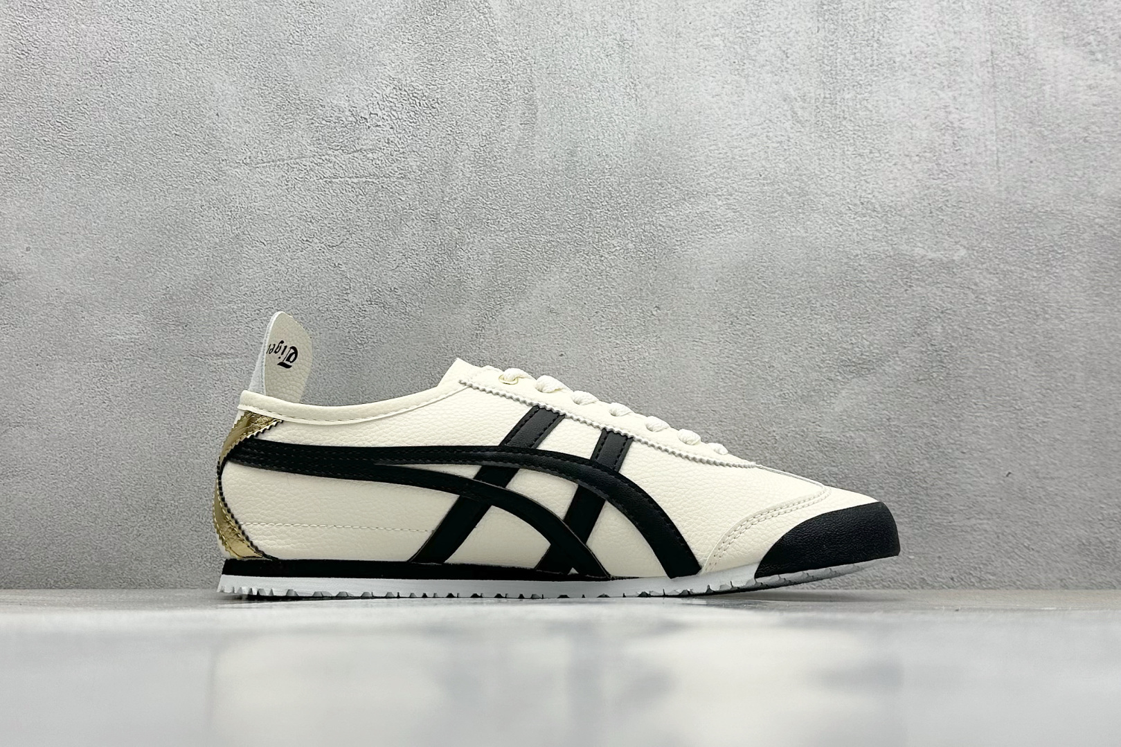  终端放店
SF版 鬼塚虎/Onitsuka Tiger Mexico 66®经典墨西哥系列低帮复古经典