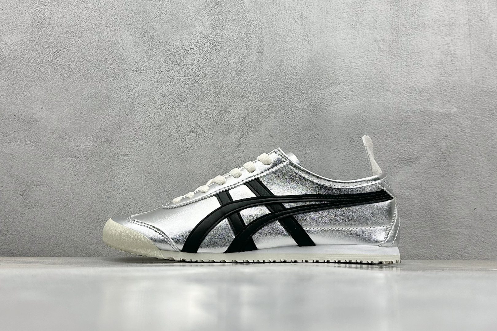  终端放店
SF版 鬼塚虎/Onitsuka Tiger Mexico 66®经典墨西哥系列低帮复古经典