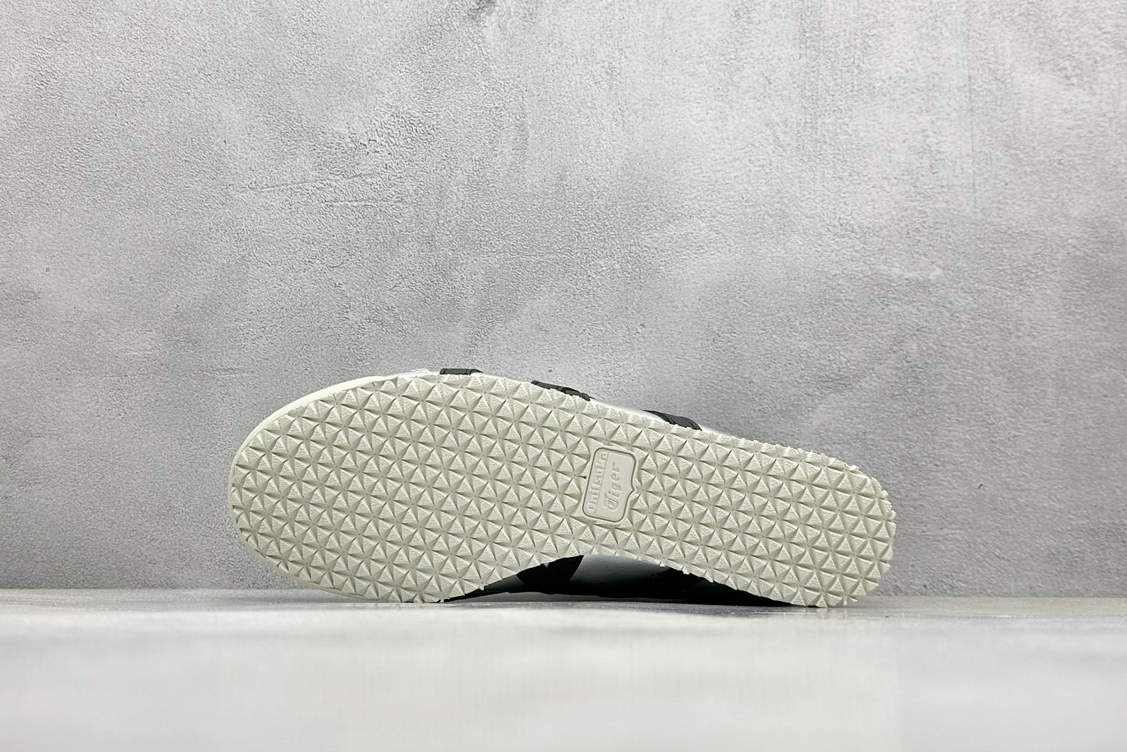  终端放店
SF版 鬼塚虎/Onitsuka Tiger Mexico 66®经典墨西哥系列低帮复古经典