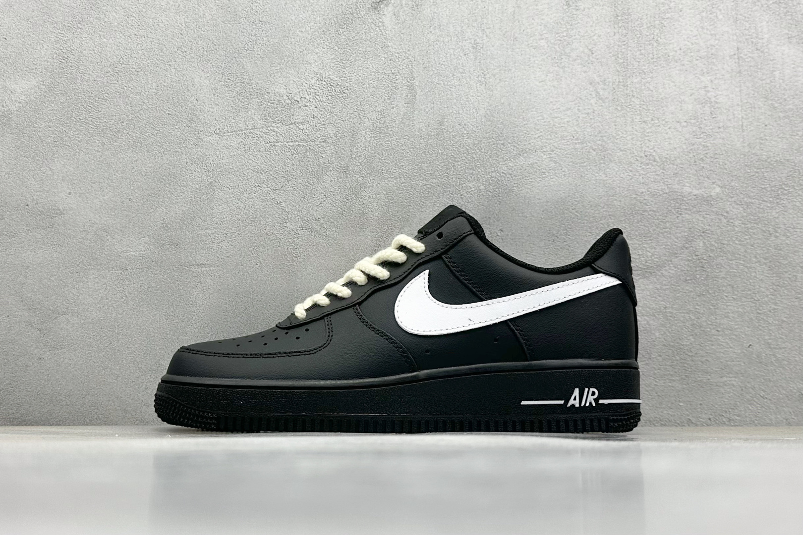  
Nike Air Force 1 Low 07 瓦奥 黑白
原楦头原纸板 打造纯正低帮空军版型
专注