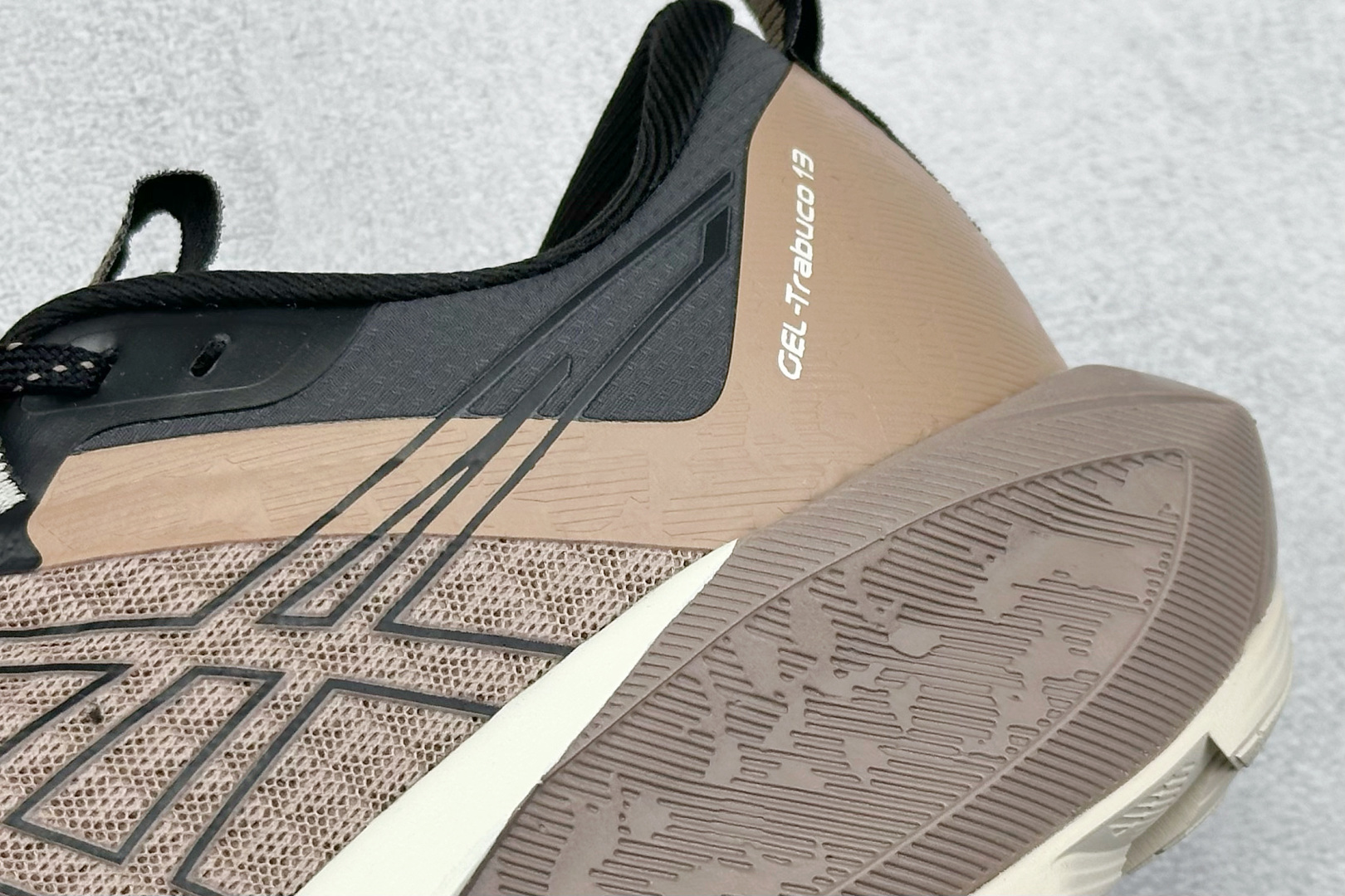  
Asics Gel-Trabuco 13 亚瑟士复古透气休闲鞋缓震耐磨跑步鞋
#鞋面采用无缝线鞋面