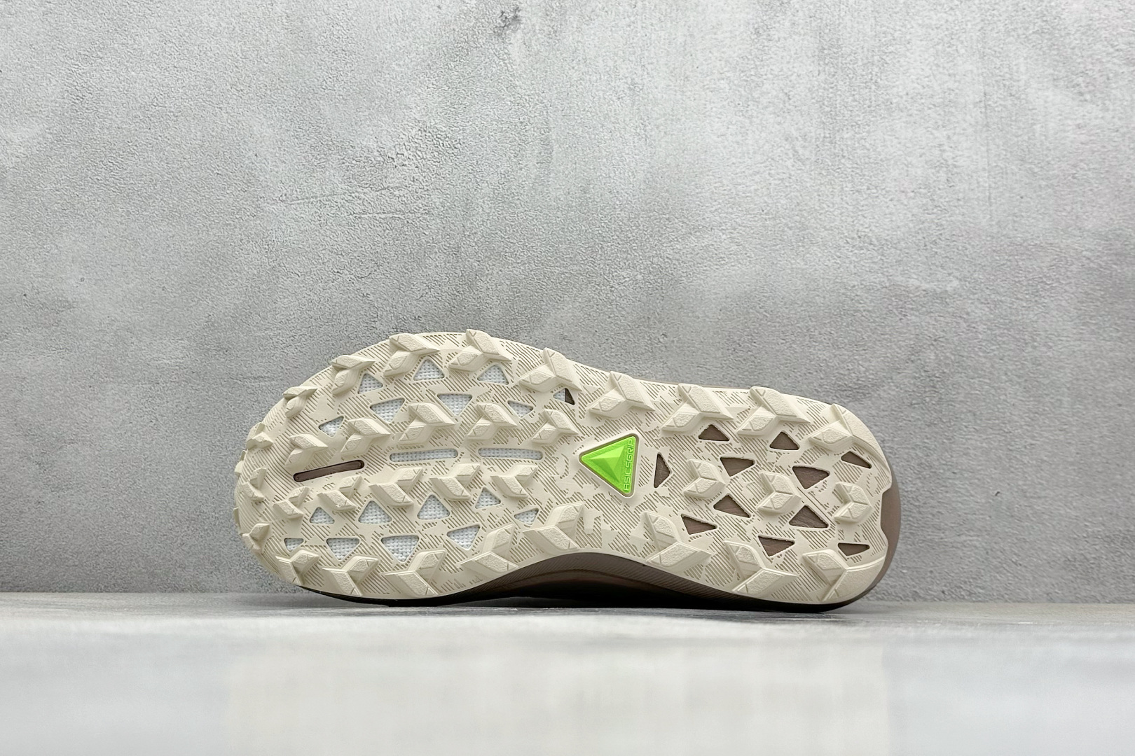  
Asics Gel-Trabuco 13 亚瑟士复古透气休闲鞋缓震耐磨跑步鞋
#鞋面采用无缝线鞋面