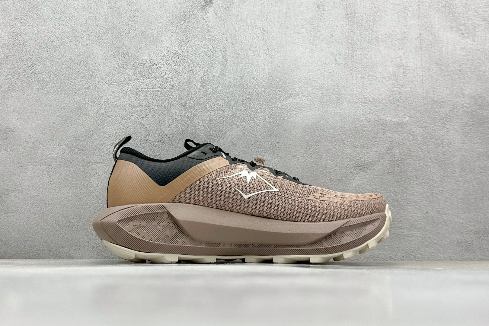  
Asics Gel-Trabuco 13 亚瑟士复古透气休闲鞋缓震耐磨跑步鞋
#鞋面采用无缝线鞋面