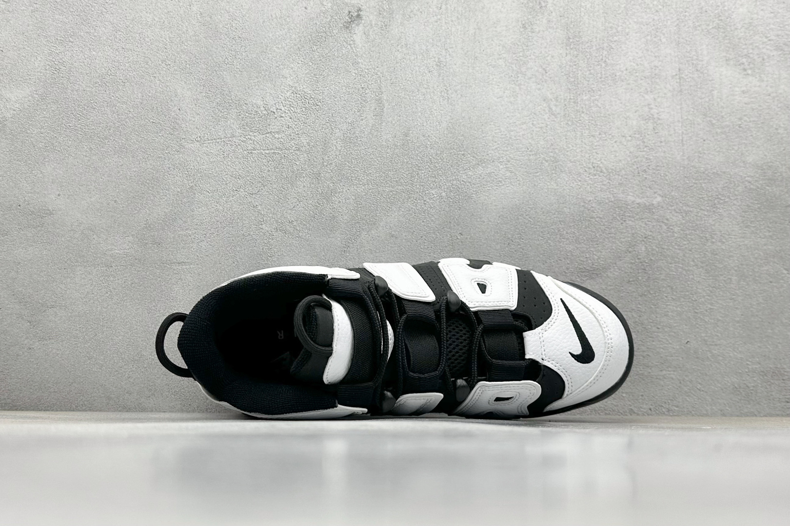  
NK Air More Uptempo ’96 OG 皮蓬大AIR复古篮球鞋
以流行于街头的涂鸦文化