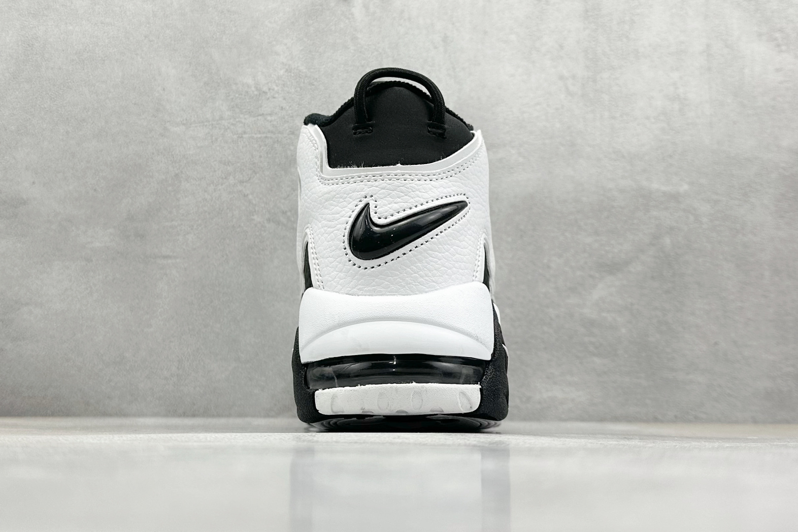  
NK Air More Uptempo ’96 OG 皮蓬大AIR复古篮球鞋
以流行于街头的涂鸦文化