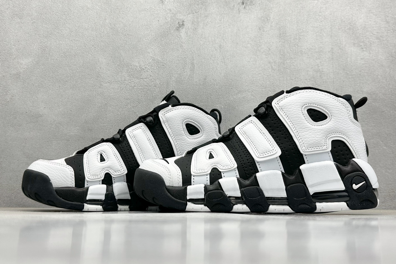  
NK Air More Uptempo ’96 OG 皮蓬大AIR复古篮球鞋
以流行于街头的涂鸦文化
