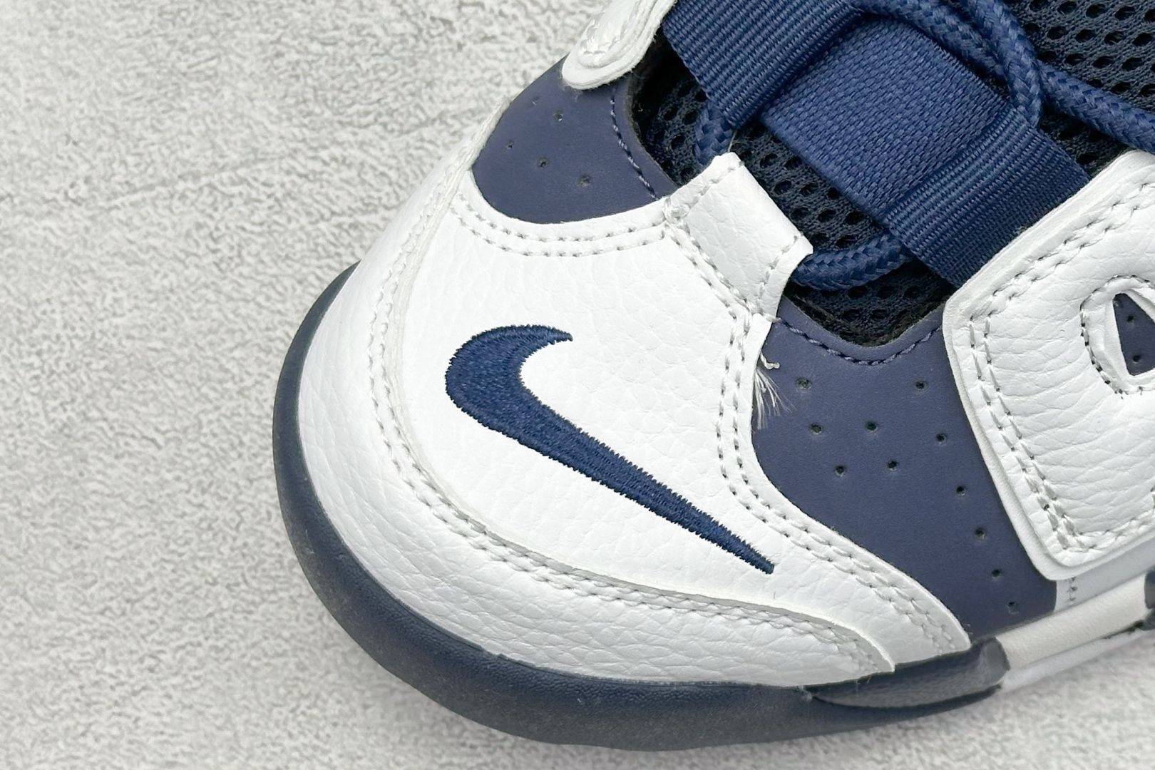  
NK Air More Uptempo ’96 OG 皮蓬大AIR复古篮球鞋
以流行于街头的涂鸦文化