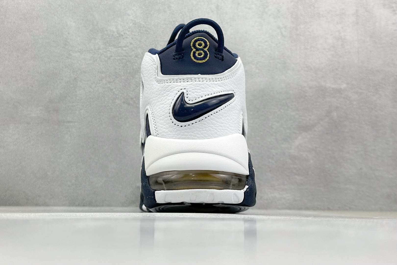  
NK Air More Uptempo ’96 OG 皮蓬大AIR复古篮球鞋
以流行于街头的涂鸦文化