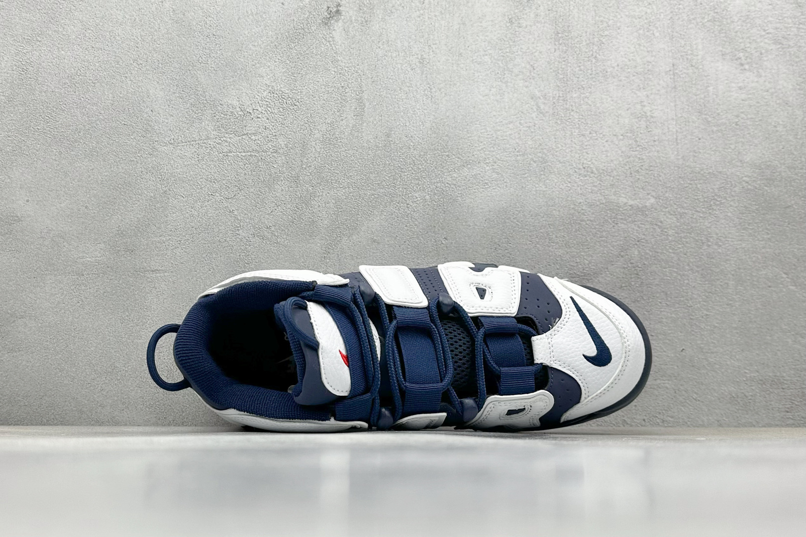  
NK Air More Uptempo ’96 OG 皮蓬大AIR复古篮球鞋
以流行于街头的涂鸦文化