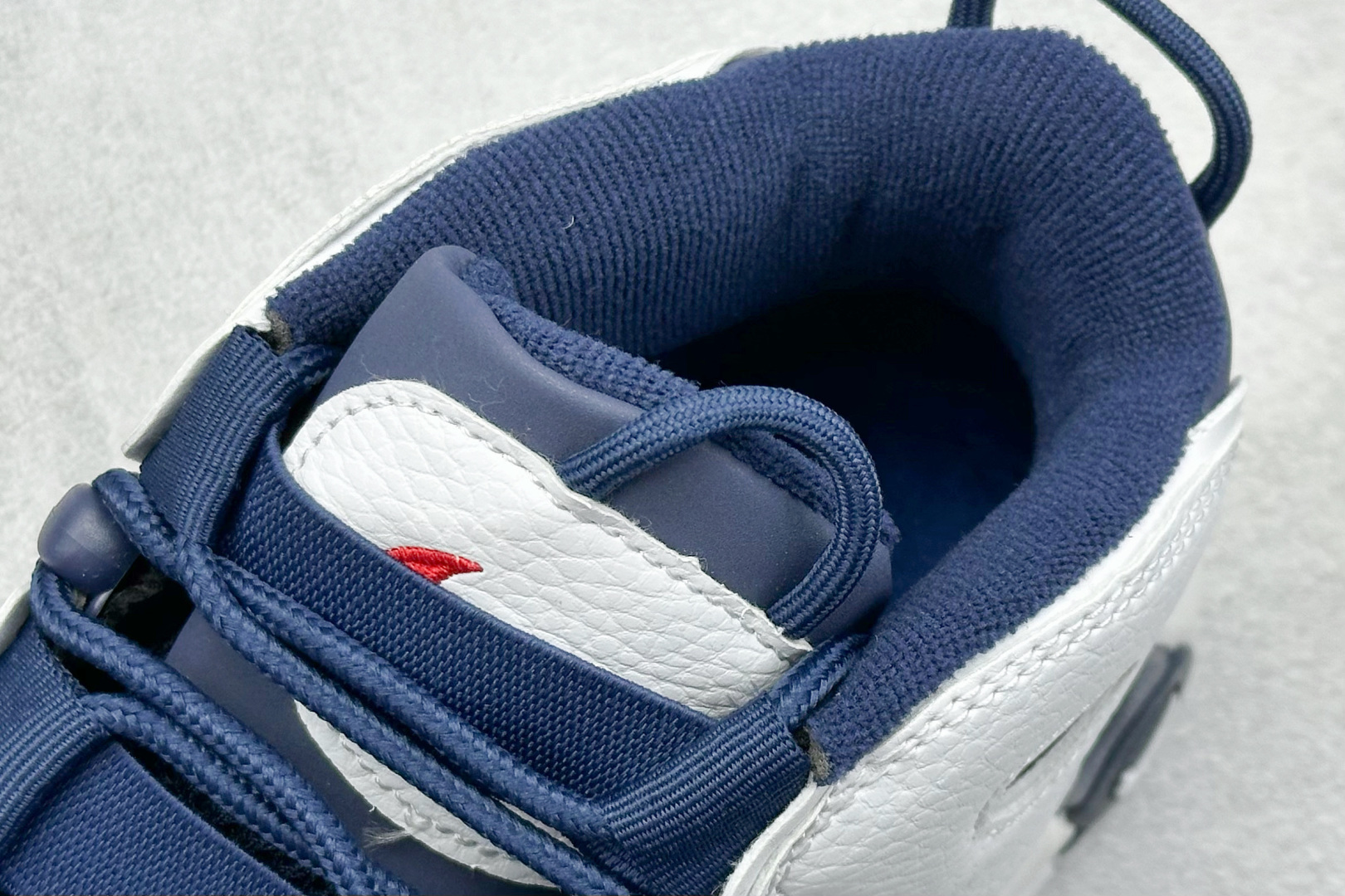  
NK Air More Uptempo ’96 OG 皮蓬大AIR复古篮球鞋
以流行于街头的涂鸦文化