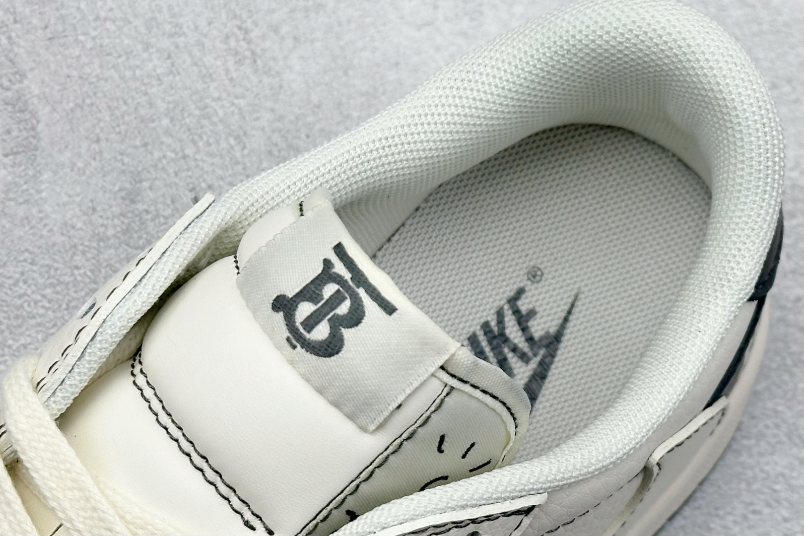 Travis Scott x Nike Air Jordan 1 Low x BURBERRY 白黑