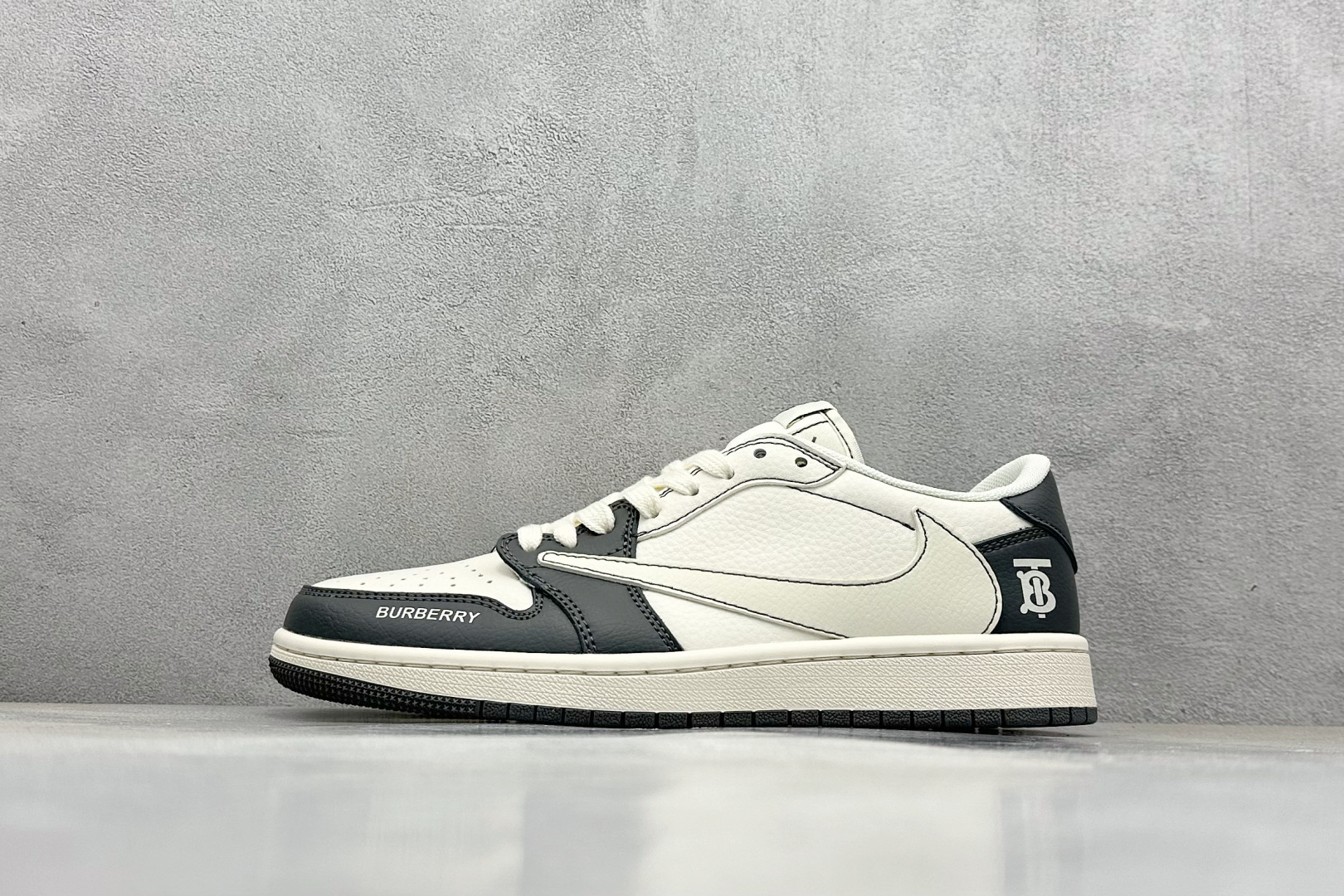 Travis Scott x Nike Air Jordan 1 Low x BURBERRY 白黑