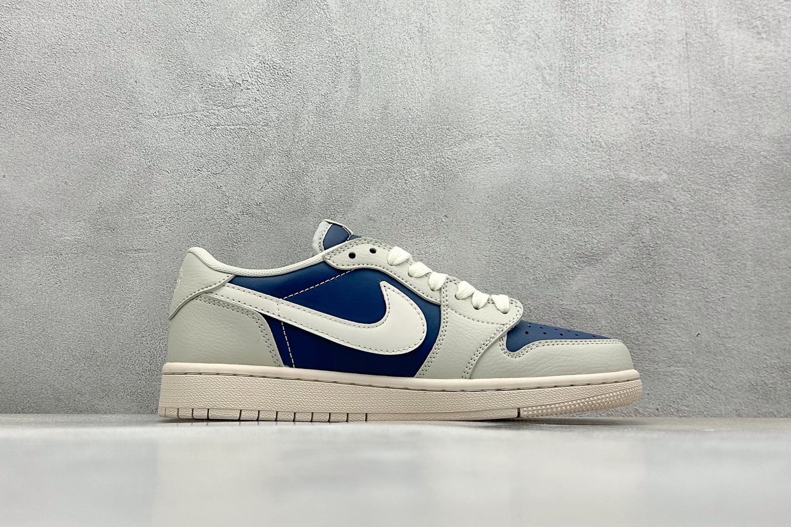 Travis Scott x Nike Air Jordan 1 Low x GIVENCHY 米蓝