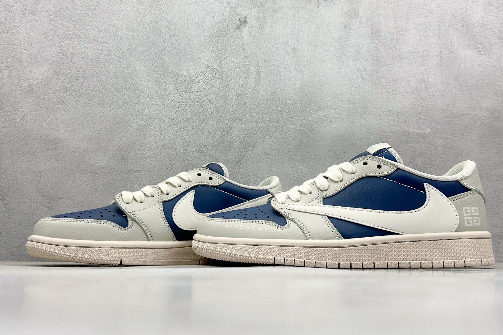 Travis Scott x Nike Air Jordan 1 Low x GIVENCHY 米蓝