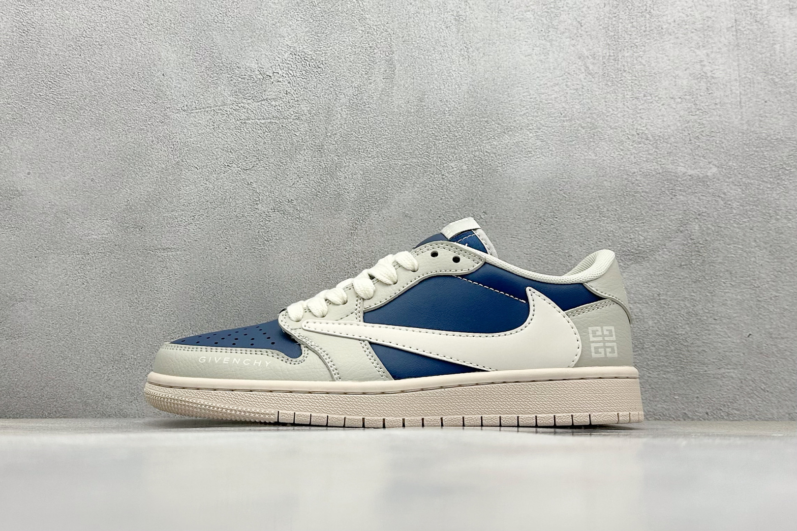 Travis Scott x Nike Air Jordan 1 Low x GIVENCHY 米蓝