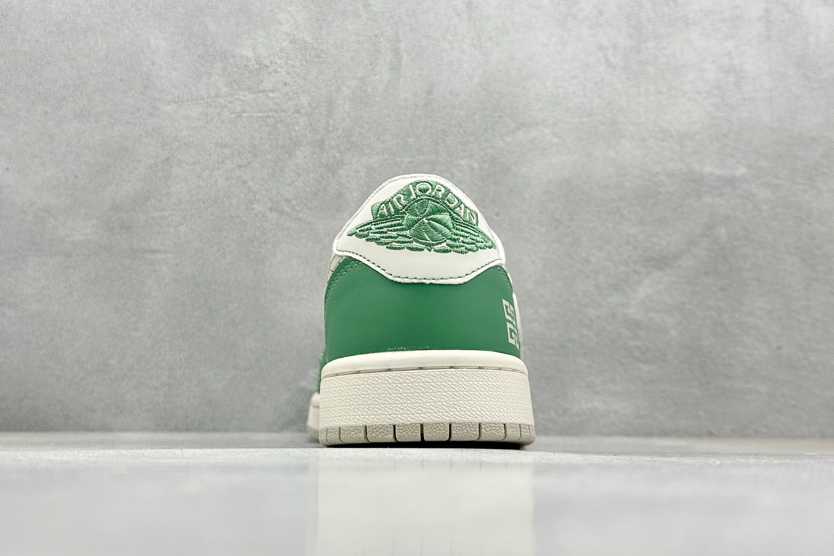  
Air Jordan 1 Supreme*纪梵希联名,设计师DIY高端定制 高级绿搭配闪灰勾时尚配色