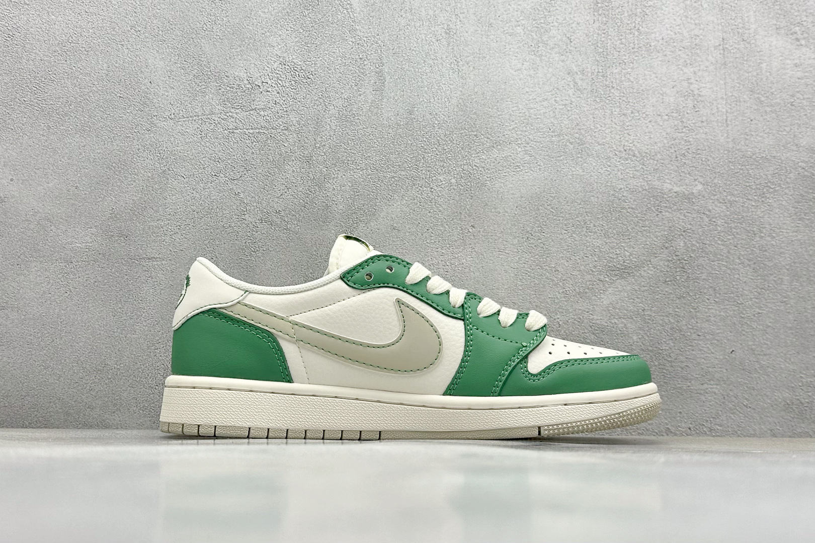  
Air Jordan 1 Supreme*纪梵希联名,设计师DIY高端定制 高级绿搭配闪灰勾时尚配色