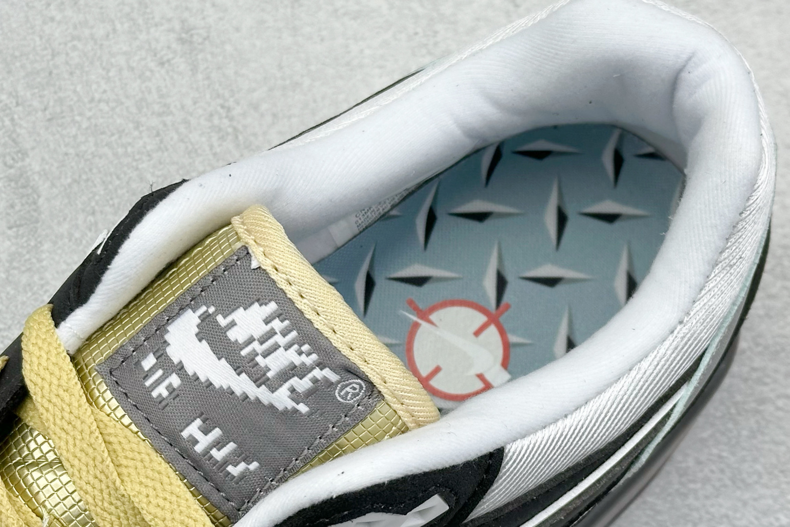  
Nike Air Max 1 x .SWOOSH Big Head Mobe 黑灰色
复古休闲跑步鞋