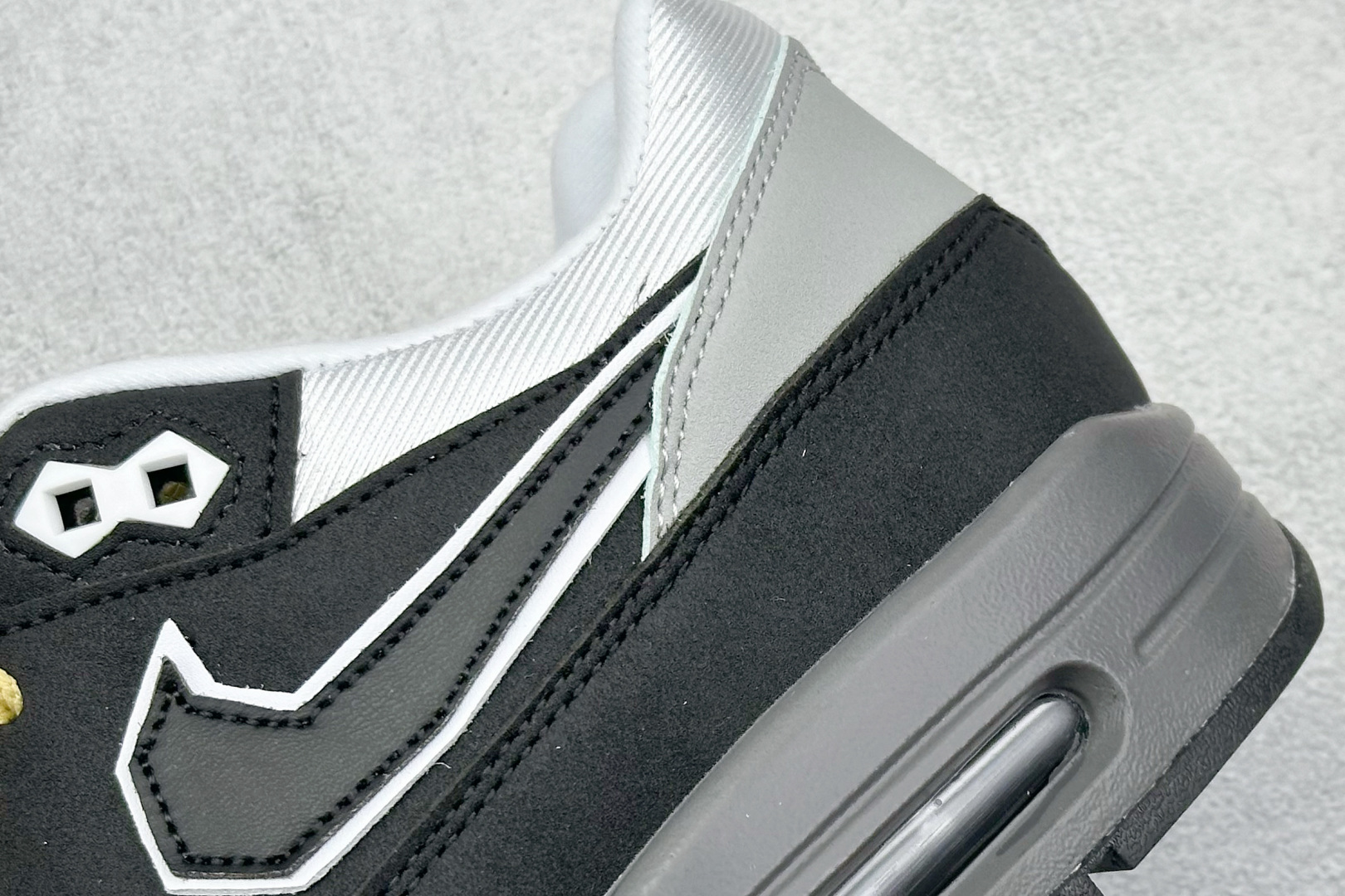  
Nike Air Max 1 x .SWOOSH Big Head Mobe 黑灰色
复古休闲跑步鞋