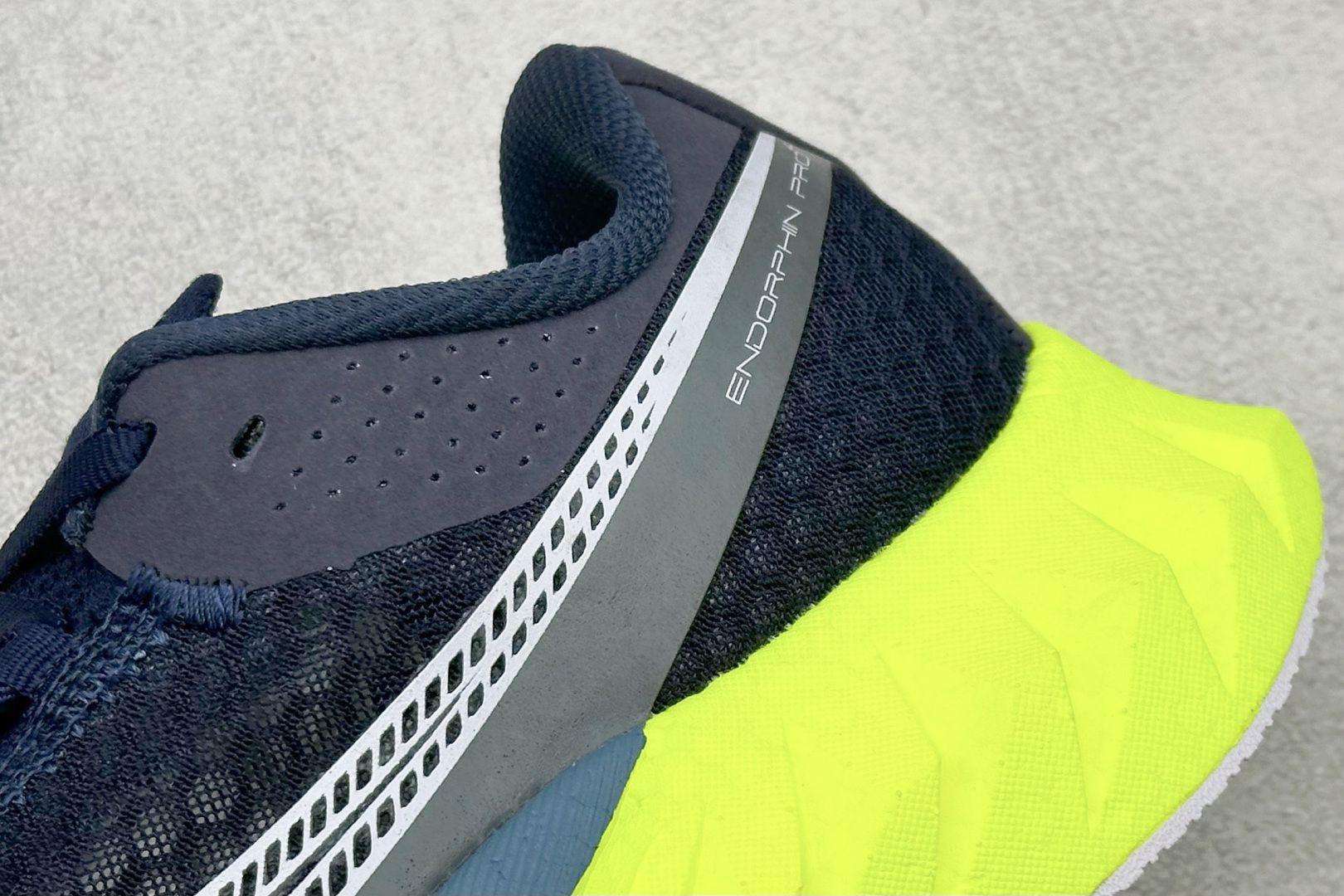 终端放店
YB版 Saucony Triumph PRO 4 旗舰级缓震型跑鞋
更换板材PWRRUN