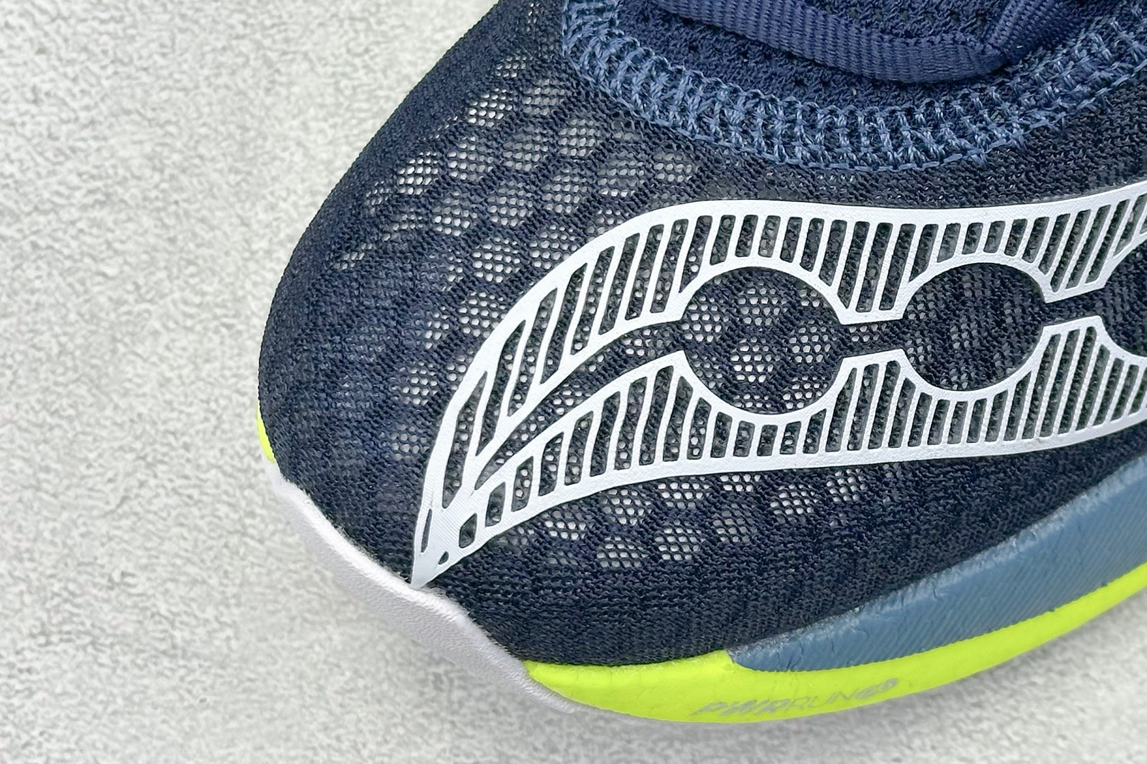 终端放店
YB版 Saucony Triumph PRO 4 旗舰级缓震型跑鞋
更换板材PWRRUN